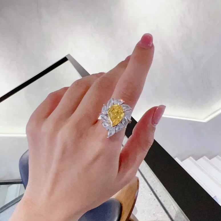 Jewelry_925Silver-12.8ct-yellow-Pear_Prongsetting-HighCarbonDiamond-FrontView.jpg
