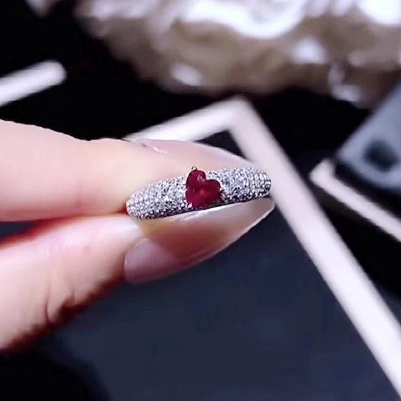 Jewelry_925Silver-Heart-Prongsetting-FrontView_41c62ee7-c485-42cf-b633-a75397bff4ee.jpg