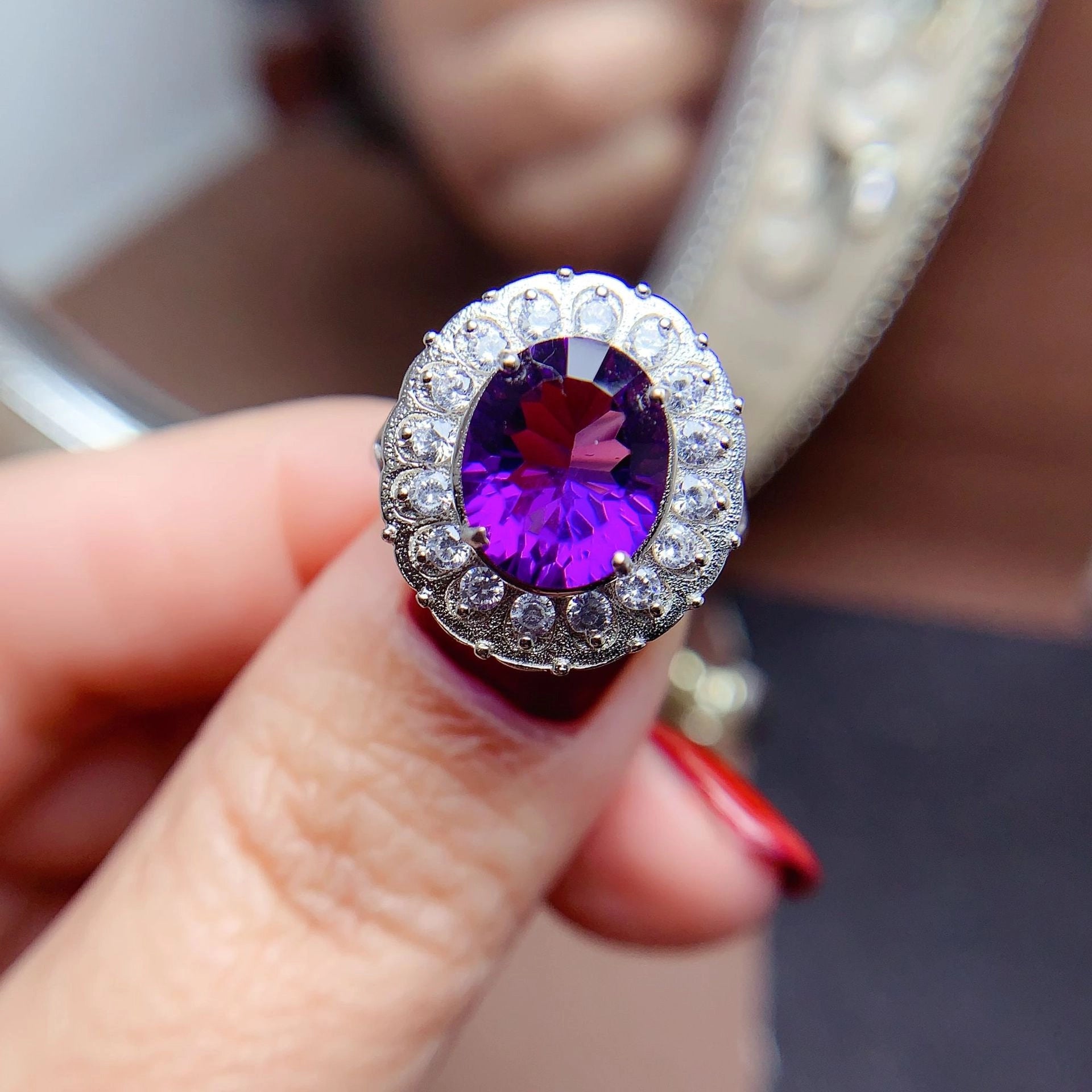 Jewelry_925Silver-Oval-Prong-Amethyst-frontview_627d154c-0374-413b-b4ea-8a9f99cdf9cd.jpg