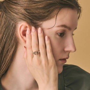 Jewelry_925Silver-Oval-Prongsetting_Labradorite-sideView.jpg