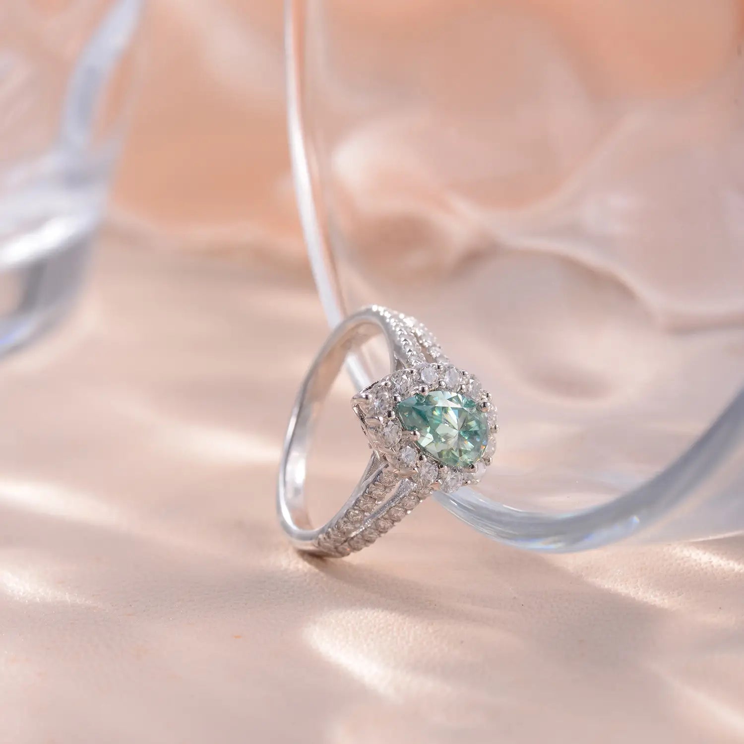 Jewelry_925Silver_Pear-Prongsetting-FrontView.jpg