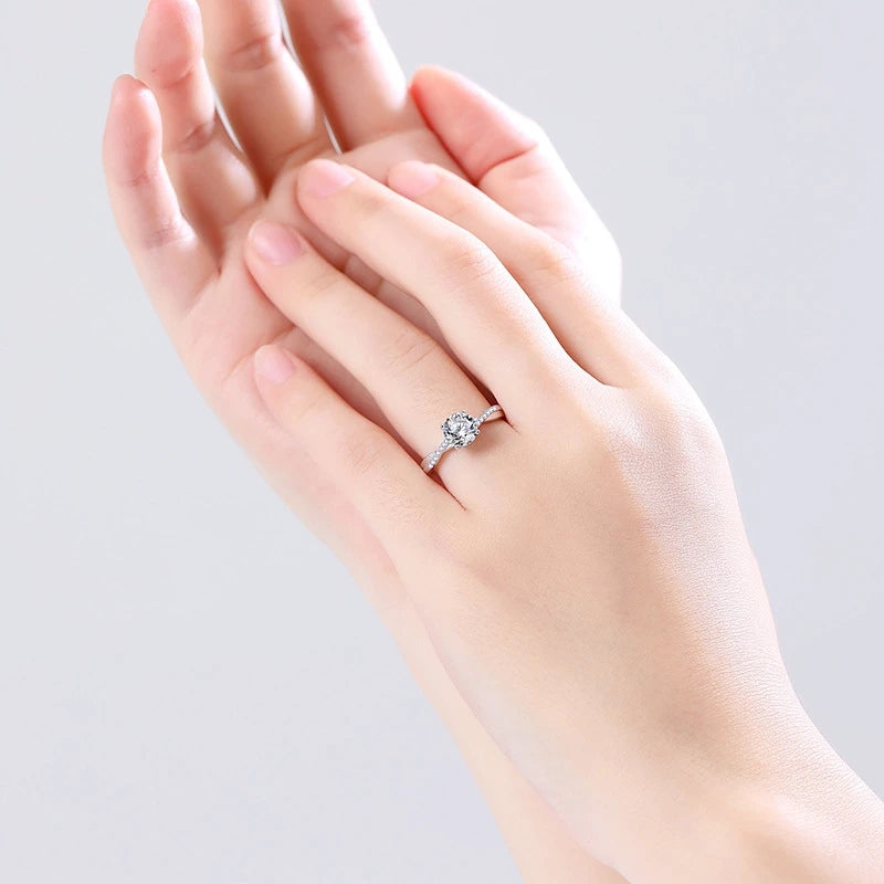 Round solitaire twisted band ring