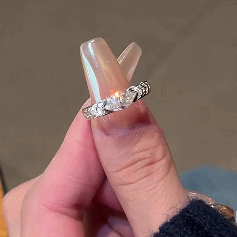 Jewelryay-925Silver_white_Marquise-ChannelSetting-Zirconia-FrontView_dc6e1990-b2ec-41ad-92cf-f6c148bcc9c6.png