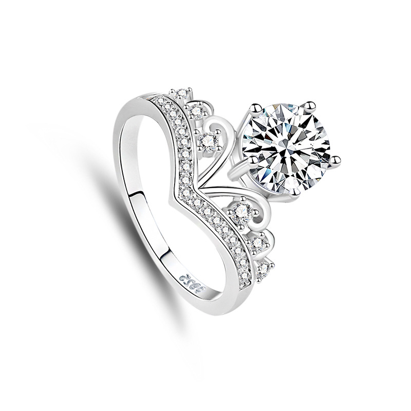 Jewelryay_1ct_925silver_Round-prong-Moissanite-CrownDesign-frontview_43d156bd-39a0-4dbf-ae6b-cf9bb9742e9c.png