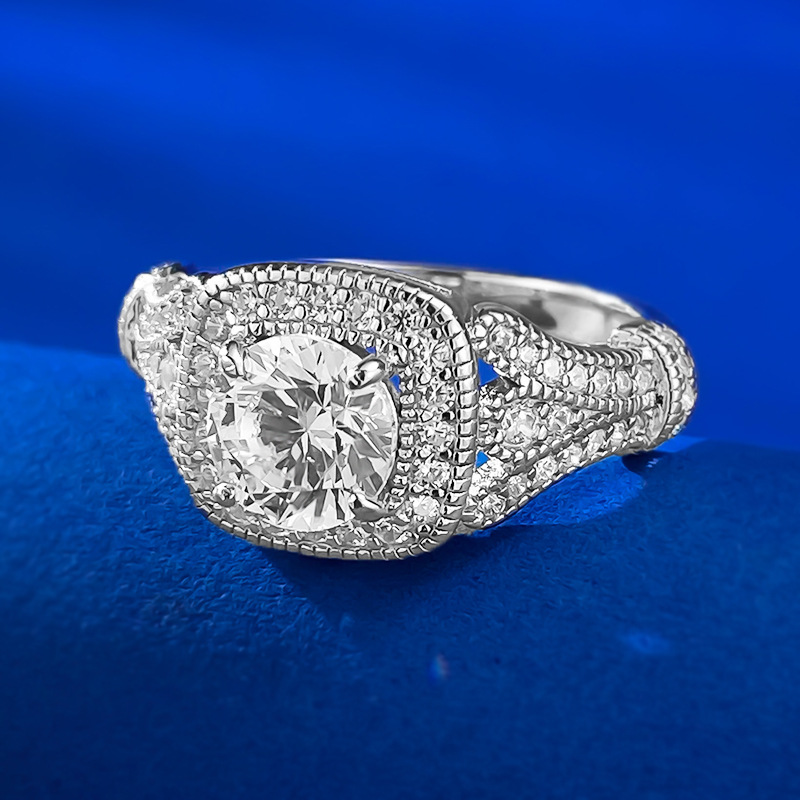 Round stone halo ring