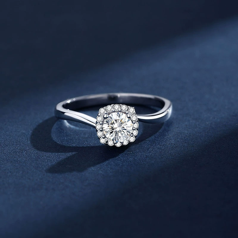 Round gem halo ring