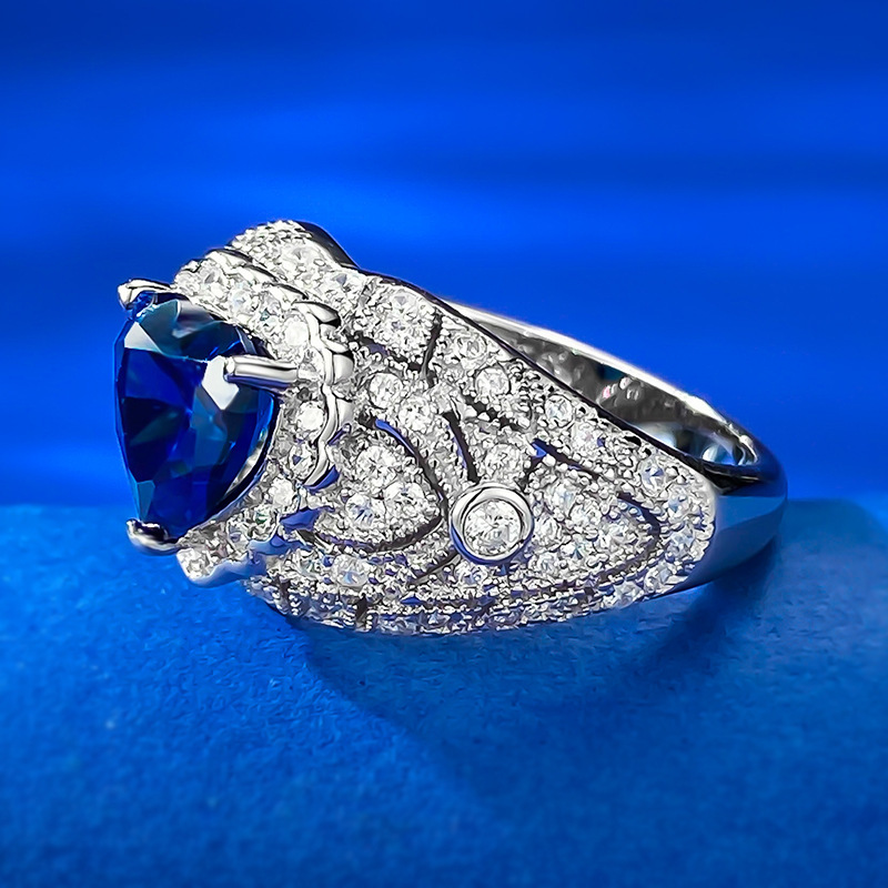 Jewelryay_925Silver_blue_heart_prong_HighCarbonDiamond_IceFlowerCut_frontview_f40e2a8c-6532-4b60-90f6-87196ac6a04e.png