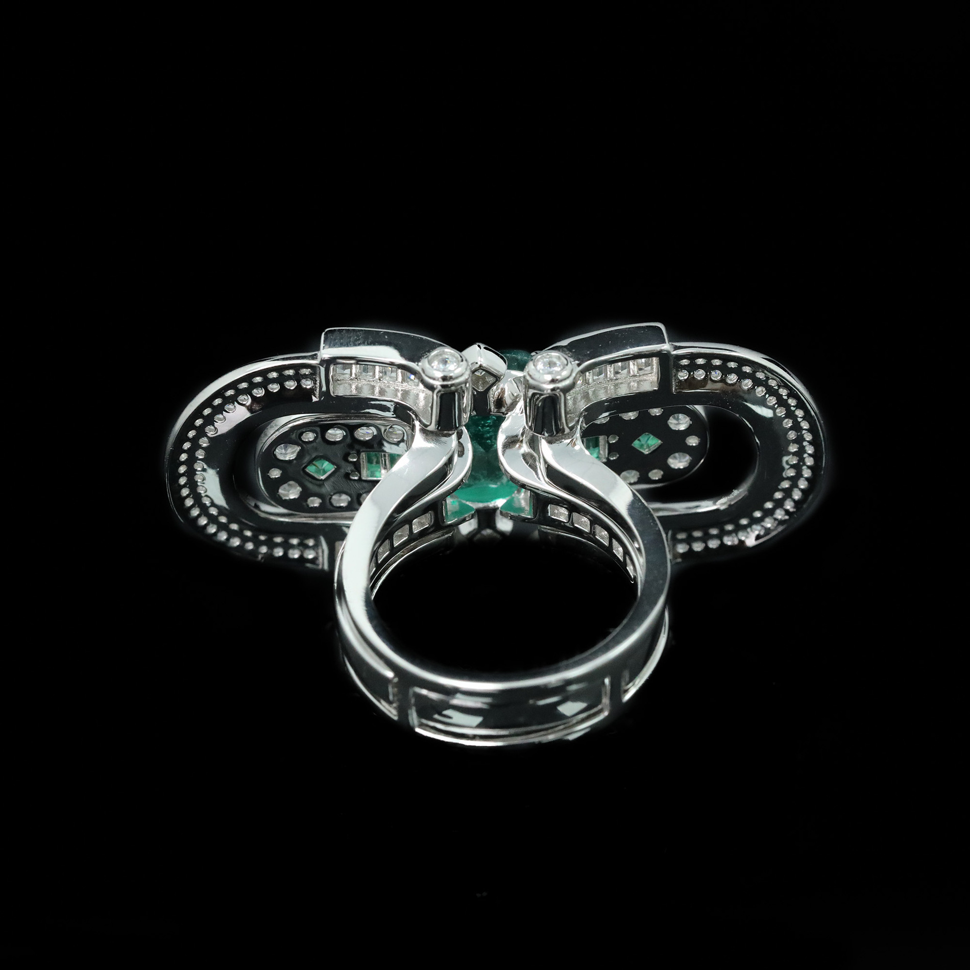 Jewelryay_925silver_Emerald_Cushion_prong-HighCarbonDiamond_sideview_d5a0a0f6-5d20-4b2b-8131-4ce31a301a4d.png
