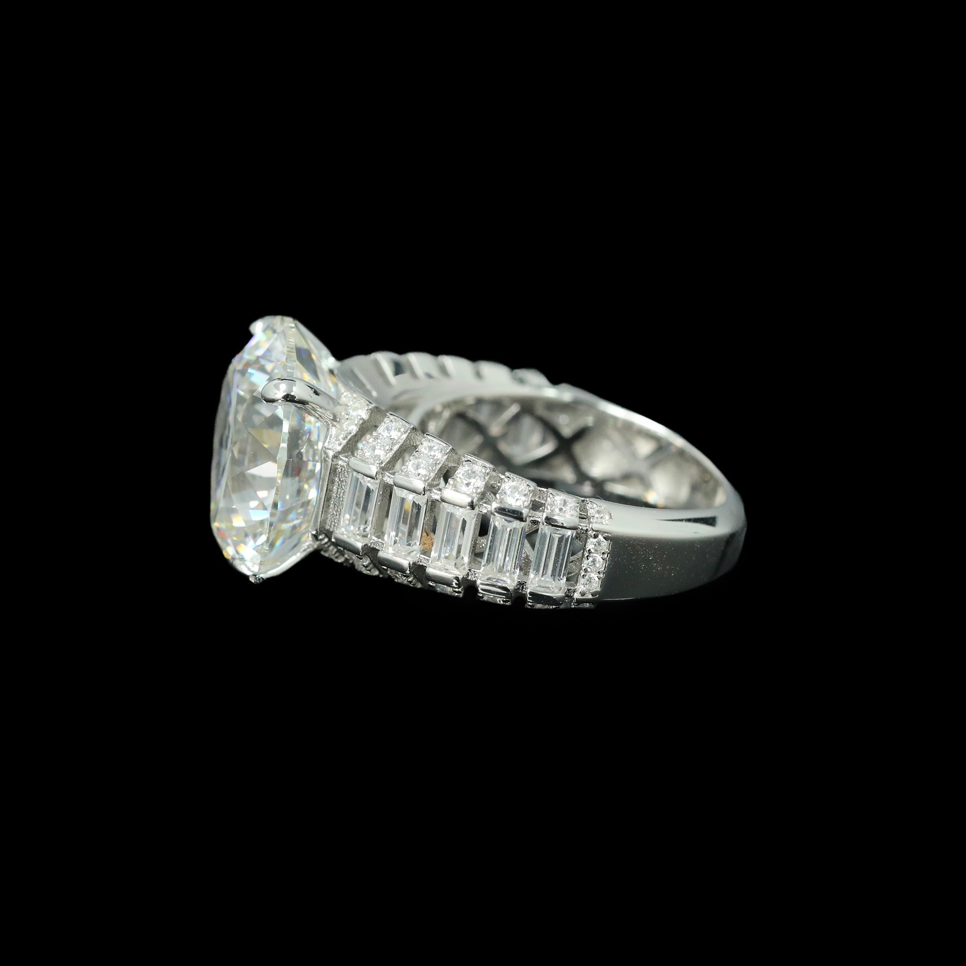 Jewelryay_925silver_Round-prong-HighCarbonDiamond-sideview_2400f5b2-4e22-4456-9fc2-ac90dd09fe60.png