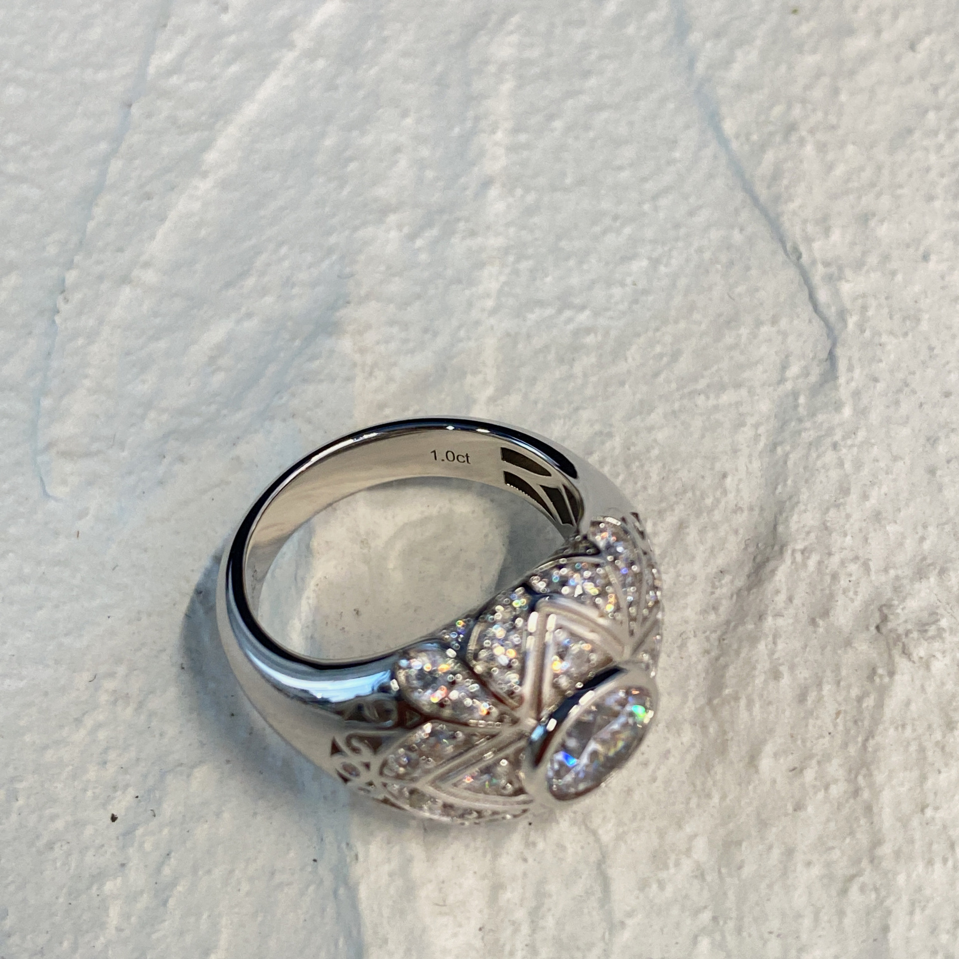 Jewelryay_925silver_Round_prong_HighCarbonDiamond-frontview_b9f79888-d0b3-45d8-bcdb-e55caf540272.png
