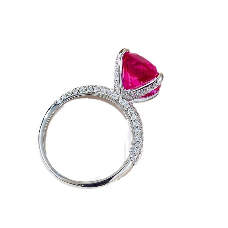 Cushion-cut gem accent ring