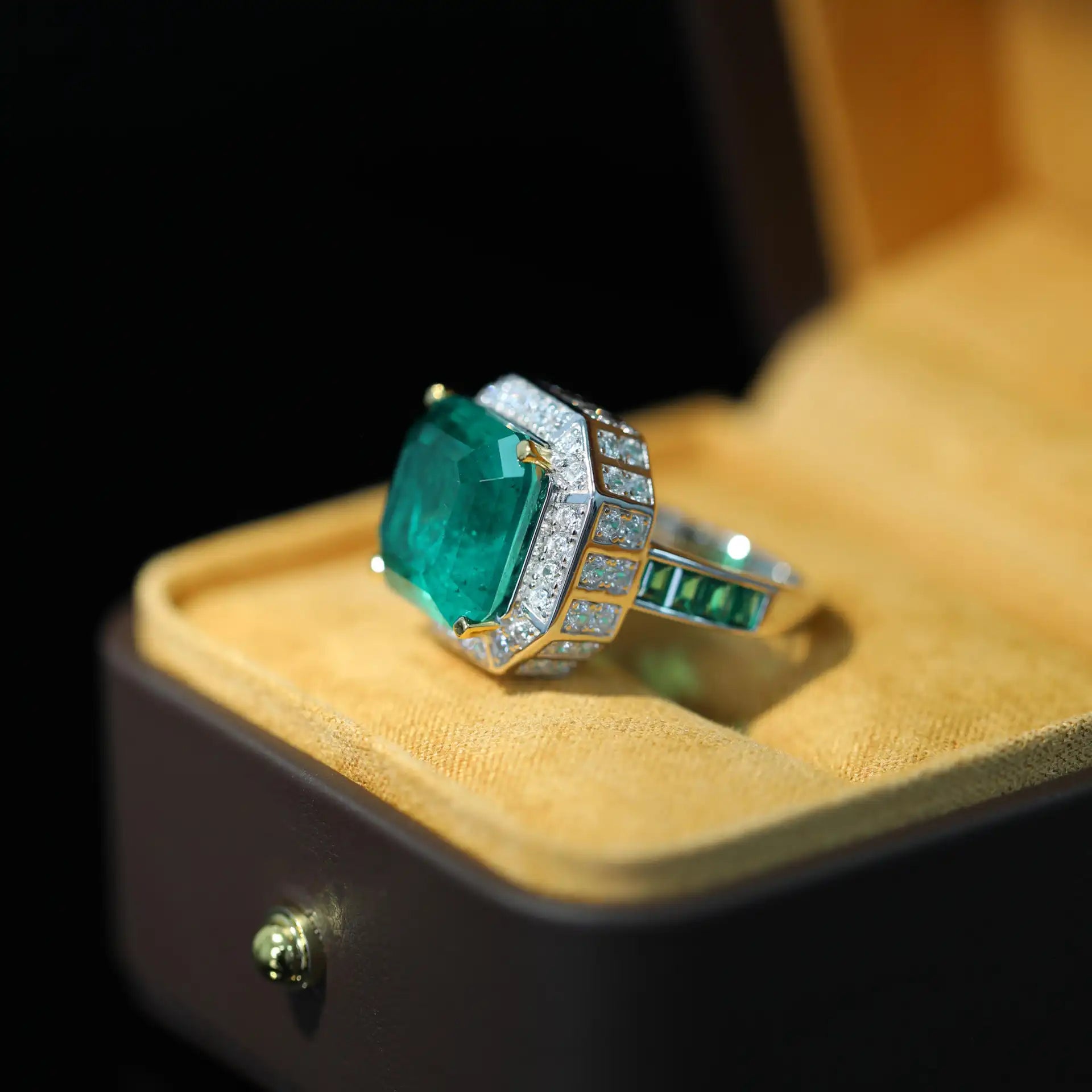 jewelry-925silver_Emerald_Asscher-prong_HighCarbonDiamond-sideview.jpg