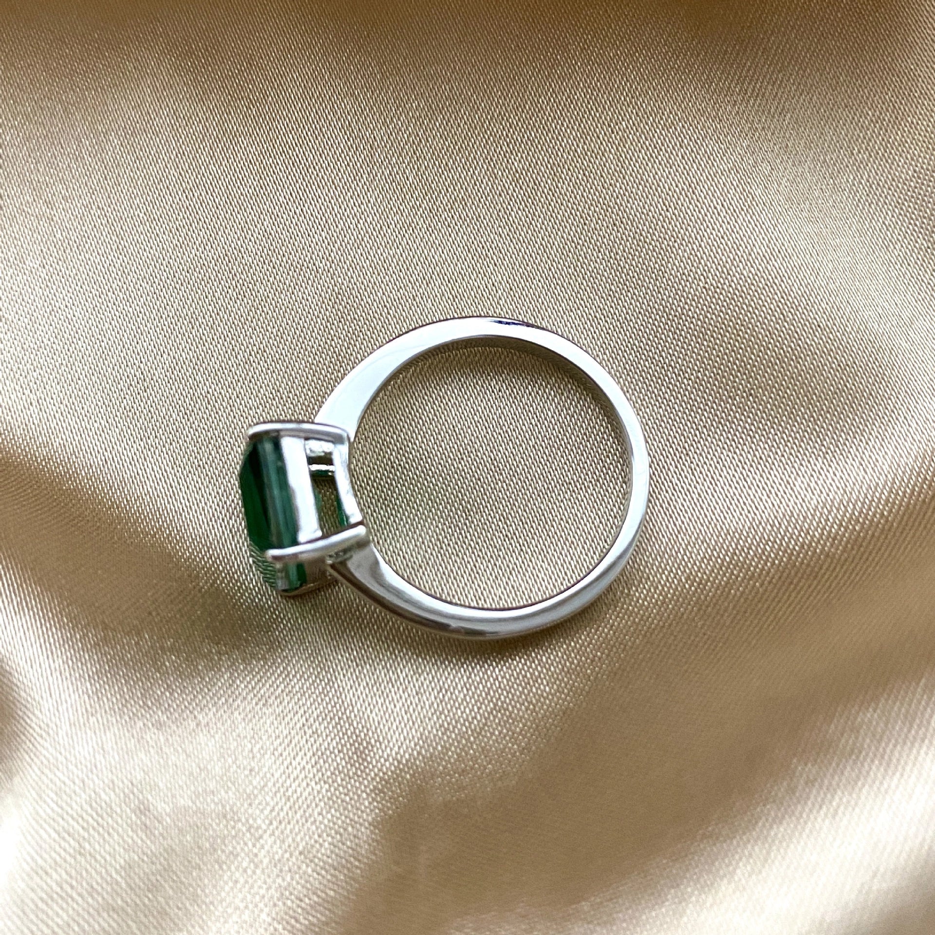 jewelry_4ct-925silver-Emerald_prong-HighCarbonDiamond-sideview.jpg