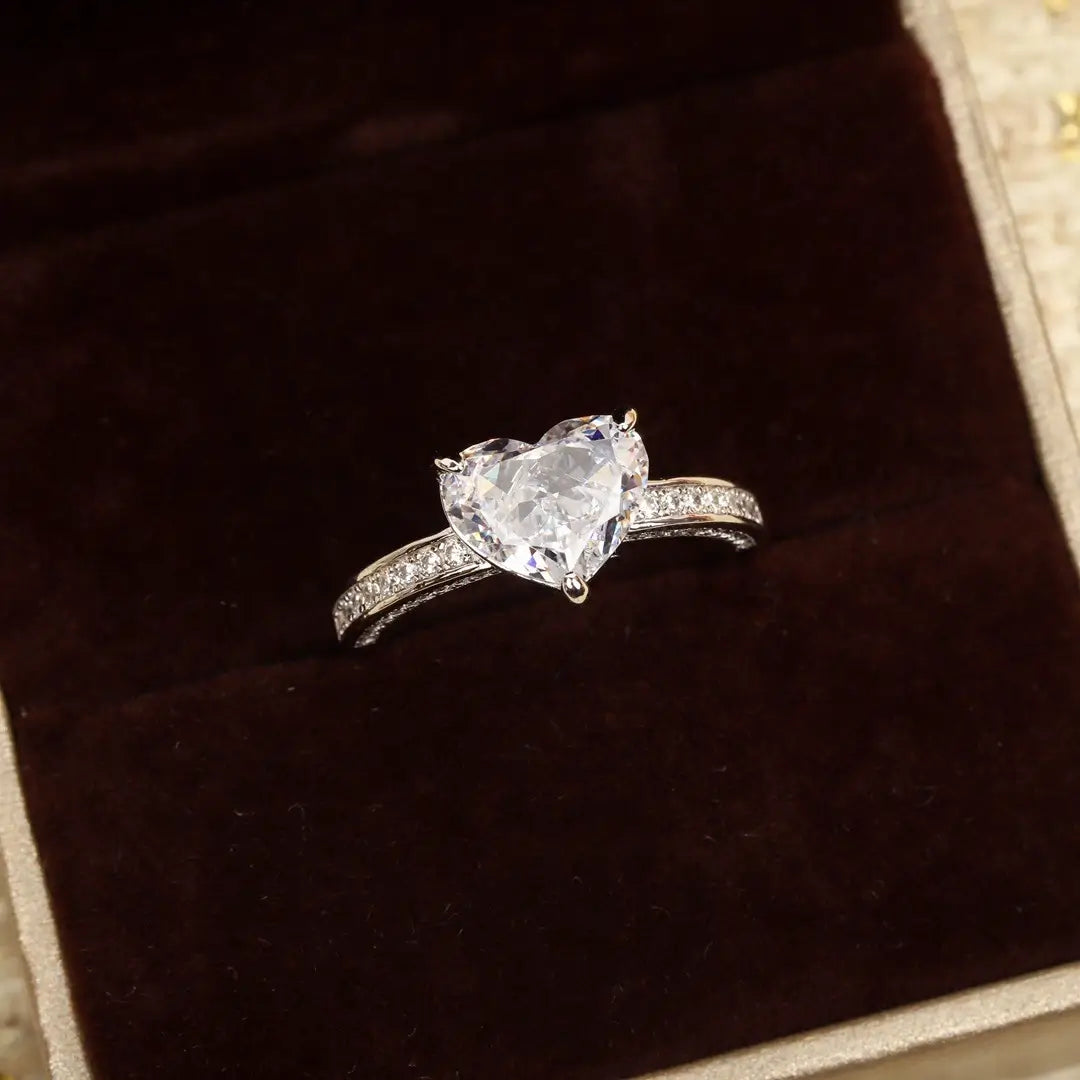jewelry_4ct-925silver-Heart-prong-HighCarbonDiamond-sideview_8ee6dcc0-ece5-4ce4-a74b-0e600386cd02.jpg