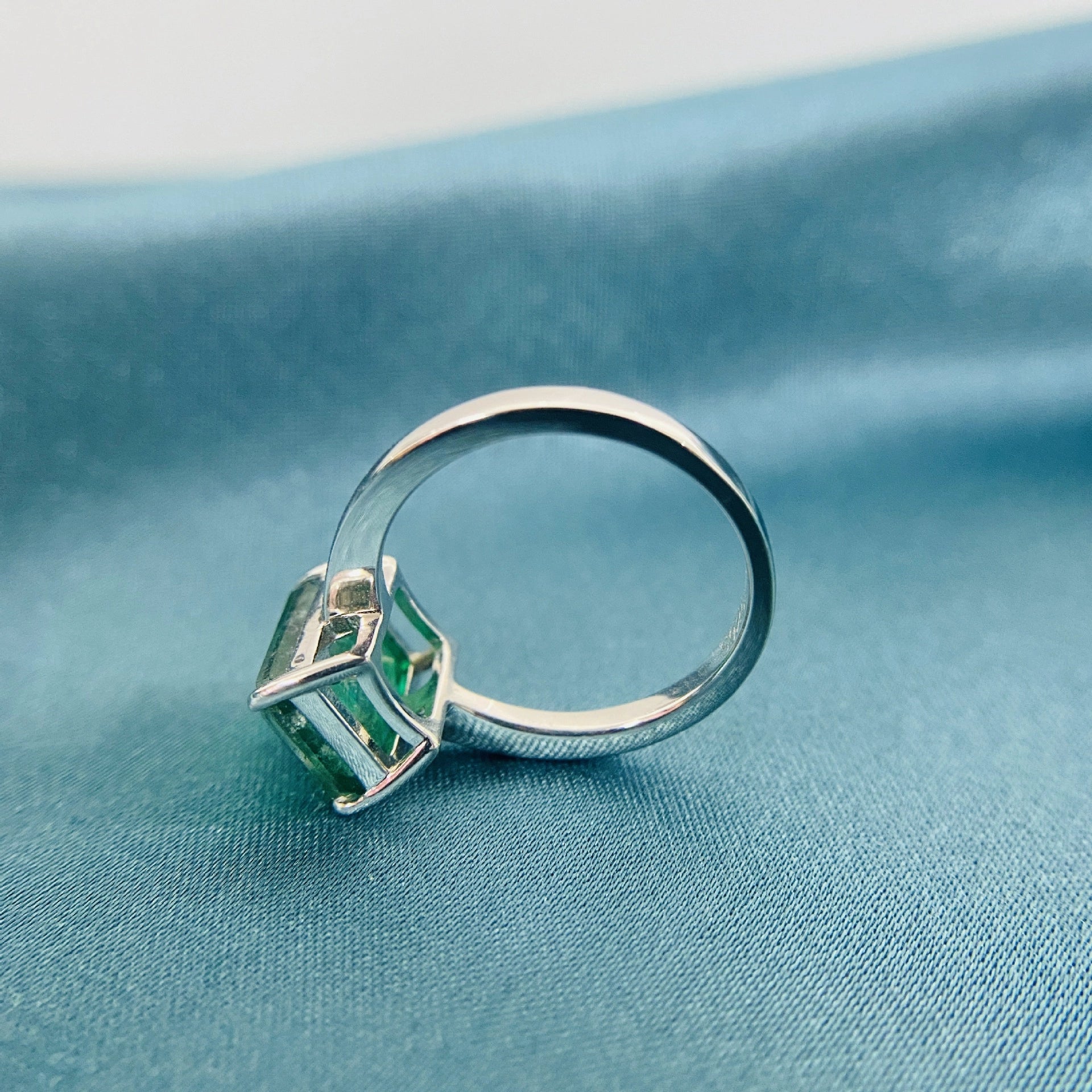 jewelry_4ct-925silver_Emerald-prong-HighCarbonDiamond-sideview.jpg
