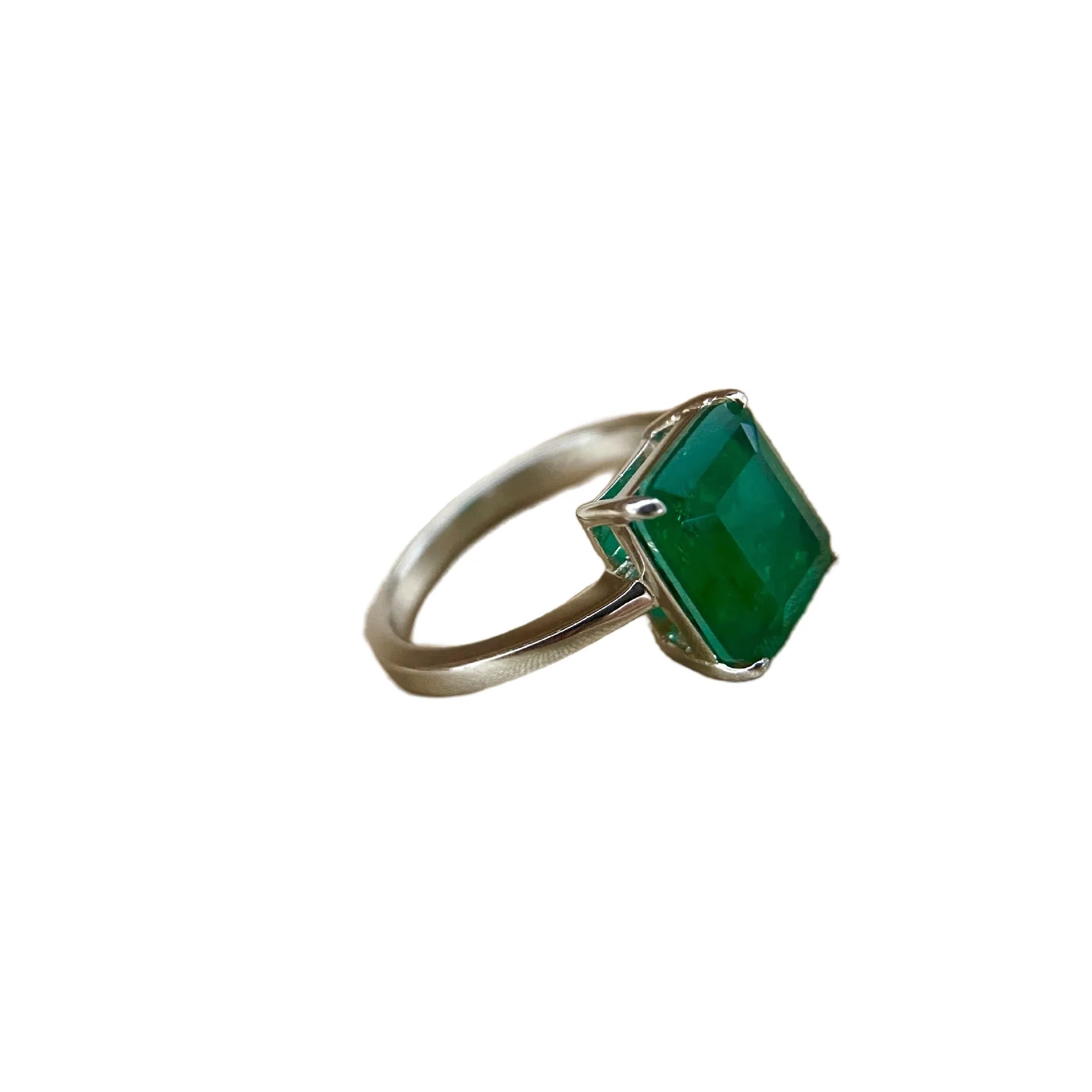 jewelry_4ct_925silver-Emerald-prong-HighCarbonDiamond-sideview.jpg