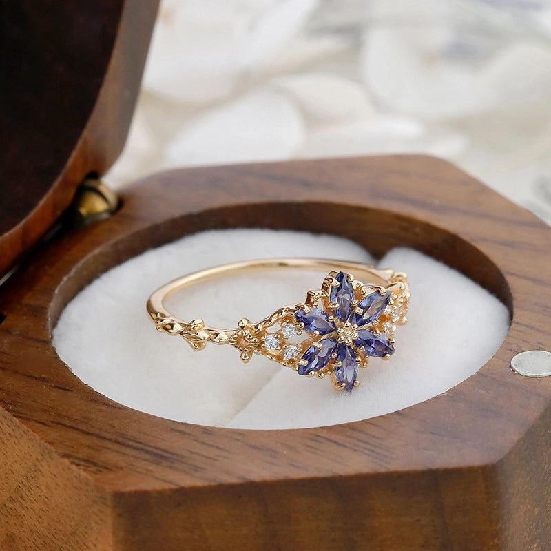 jewelry_925gold-blue_prong-HighCarbonDiamond-IceFlowerCut-sideview.jpg