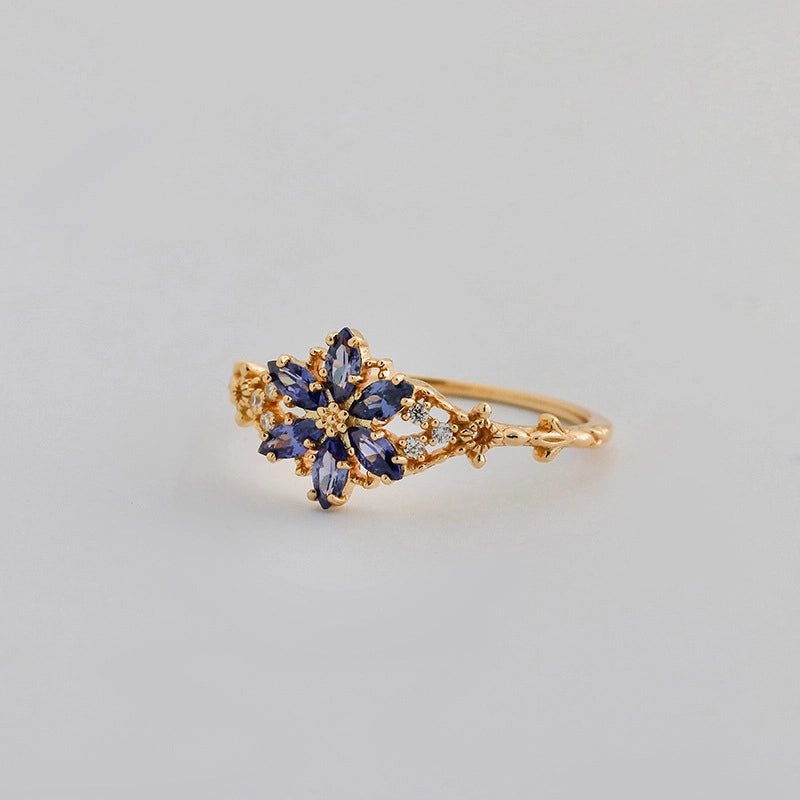 jewelry_925gold_blue-prong-HighCarbonDiamond-IceFlowerCut-sideview.jpg