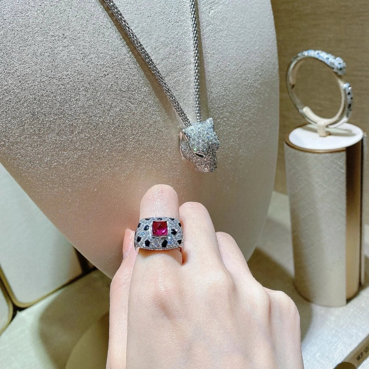 jewelry_925silver-Pink-sugartower-prong-HighCarbonDiamond-sideview.jpg