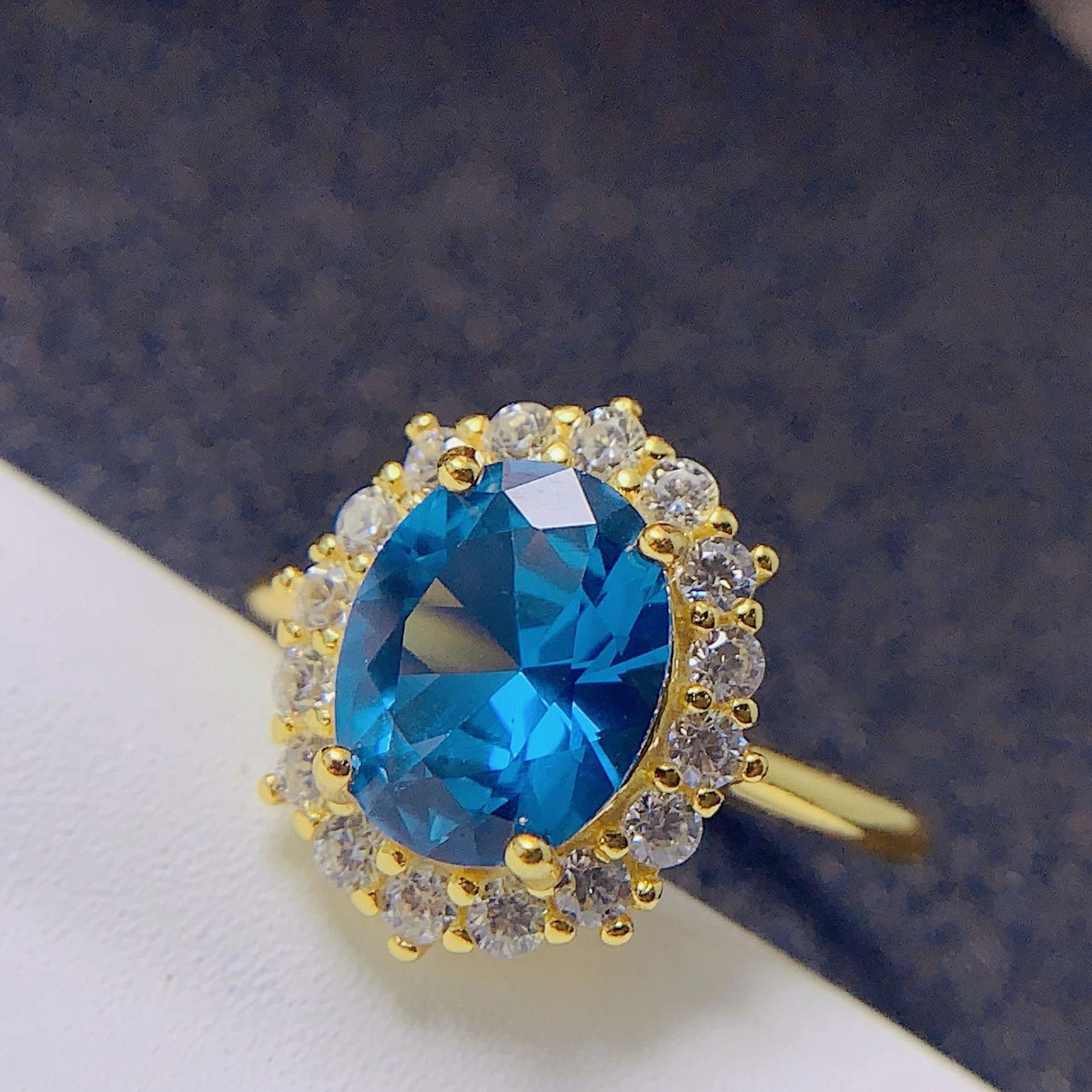 jewelry_925silver-blue-Oval-prong-Topaz-SapphireCut-topview.jpg