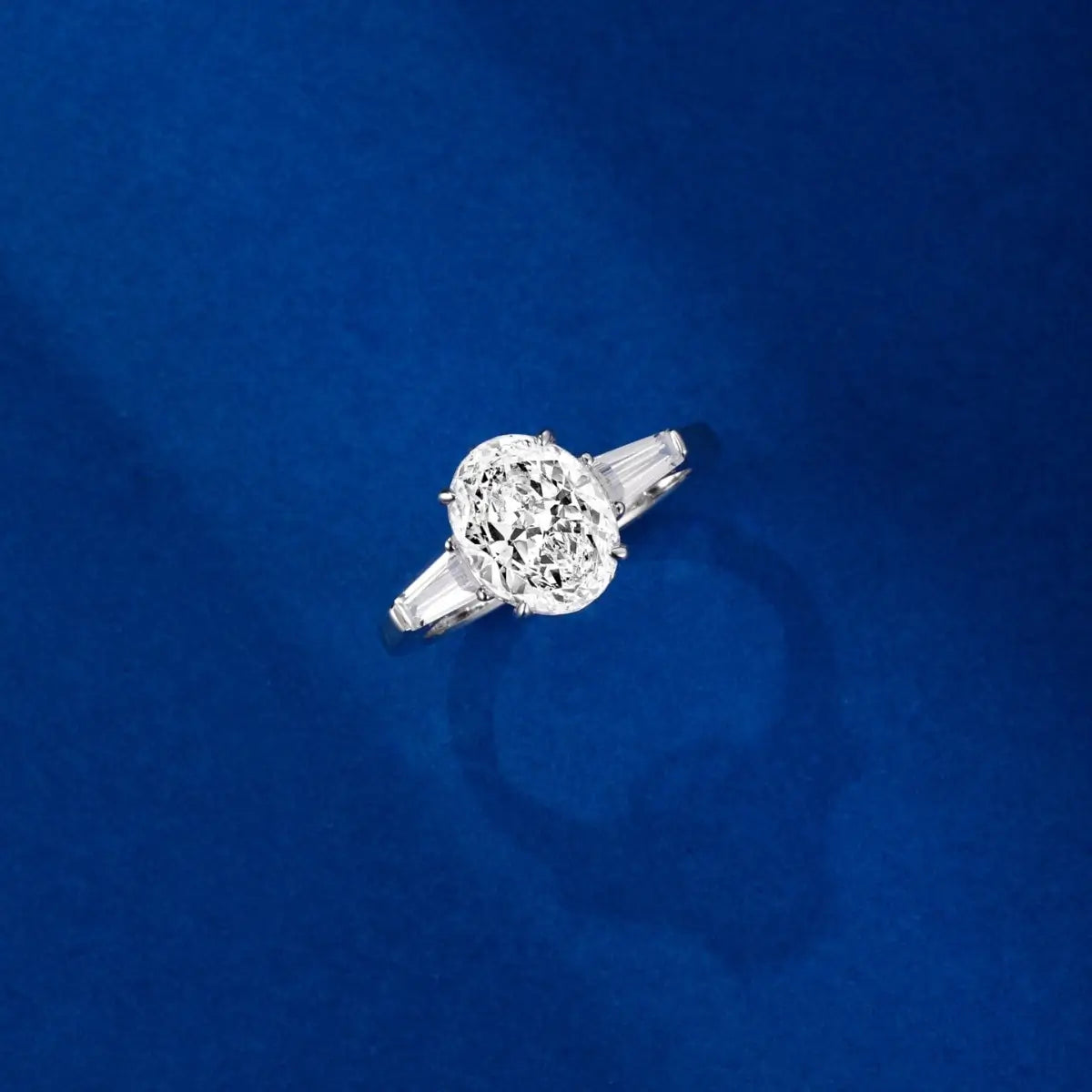 jewelry_925silver-white-Oval-prong-HighCarbonDiamond-TopView_8af48845-ba25-4a7f-9571-672376b099e3.jpg