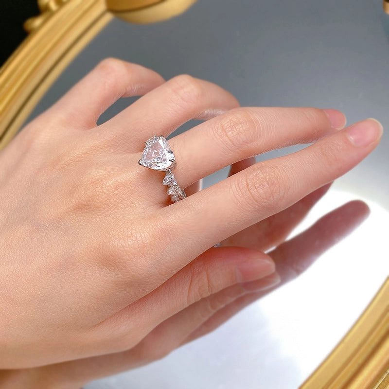 jewelry_925silver_Heart-prong-Highcarbondiamond-IceFlowerCut-topview.jpg