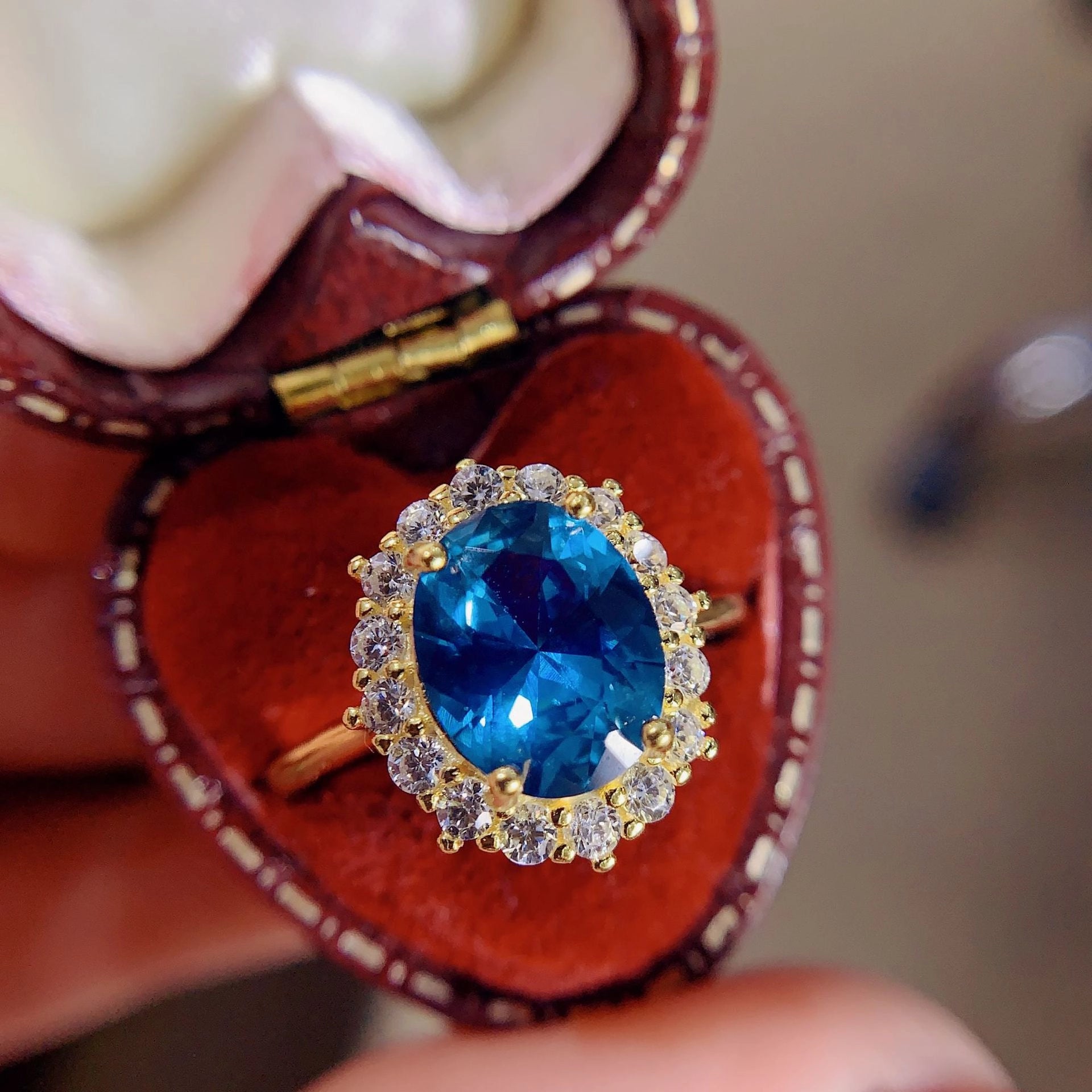jewelry_925silver_blue-Oval-prong-Topaz-SapphireCut-topview.jpg